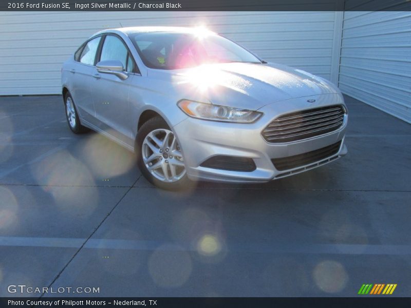 Ingot Silver Metallic / Charcoal Black 2016 Ford Fusion SE