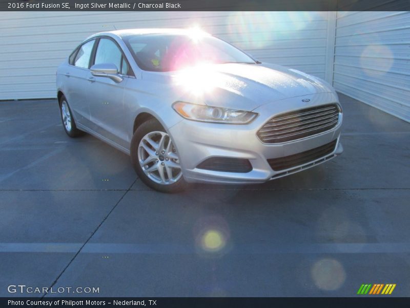 Ingot Silver Metallic / Charcoal Black 2016 Ford Fusion SE