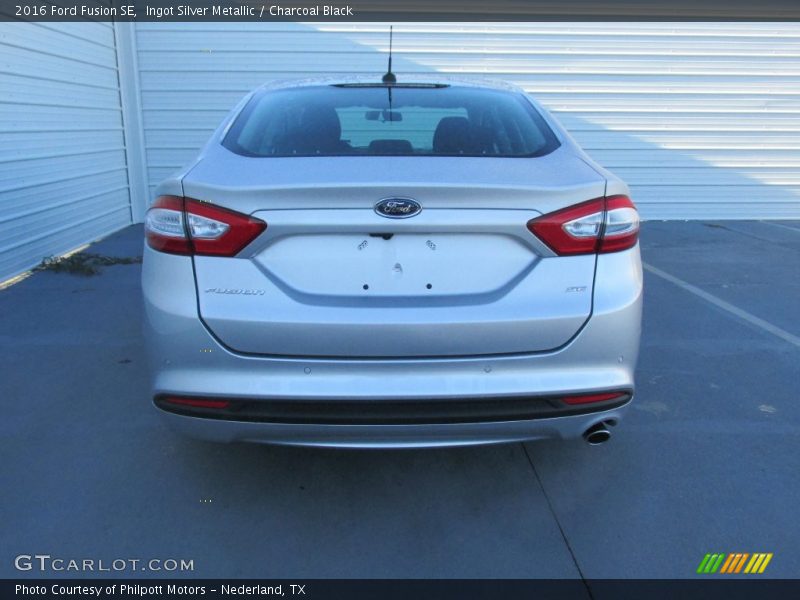 Ingot Silver Metallic / Charcoal Black 2016 Ford Fusion SE