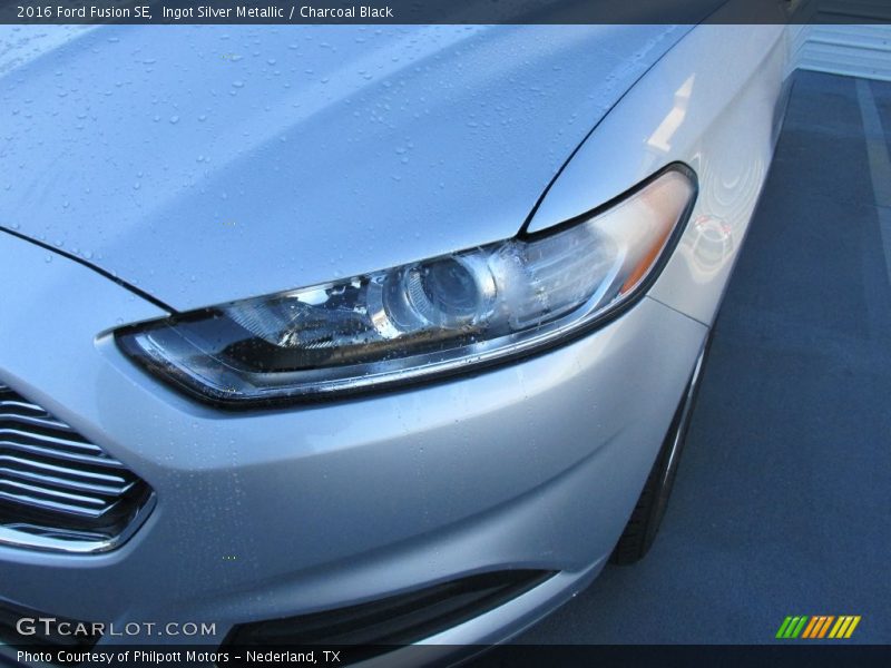 Ingot Silver Metallic / Charcoal Black 2016 Ford Fusion SE