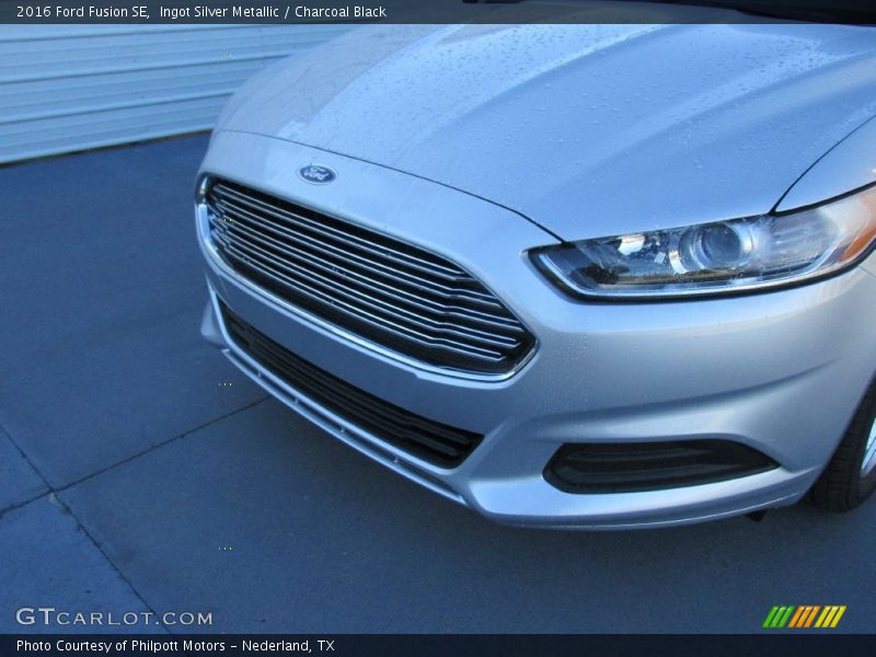 Ingot Silver Metallic / Charcoal Black 2016 Ford Fusion SE