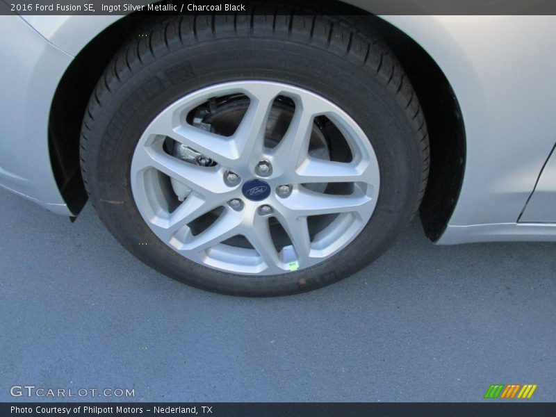 Ingot Silver Metallic / Charcoal Black 2016 Ford Fusion SE