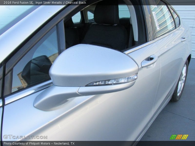 Ingot Silver Metallic / Charcoal Black 2016 Ford Fusion SE