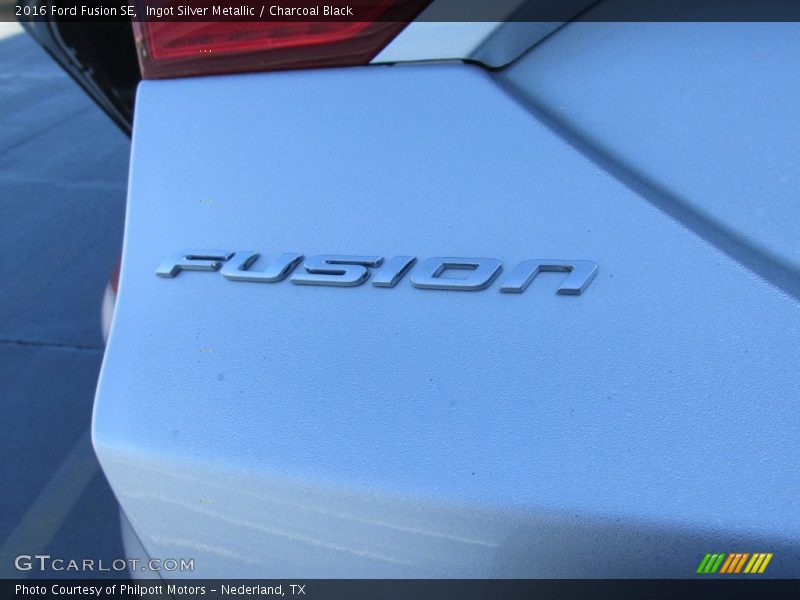 Ingot Silver Metallic / Charcoal Black 2016 Ford Fusion SE