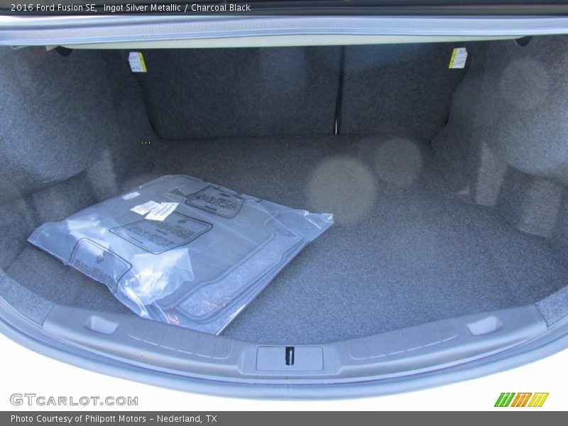 Ingot Silver Metallic / Charcoal Black 2016 Ford Fusion SE