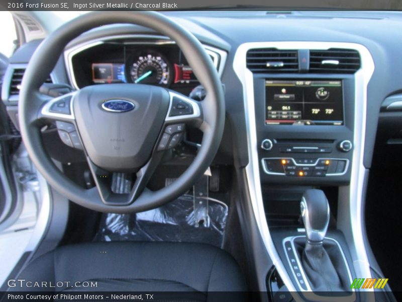 Ingot Silver Metallic / Charcoal Black 2016 Ford Fusion SE