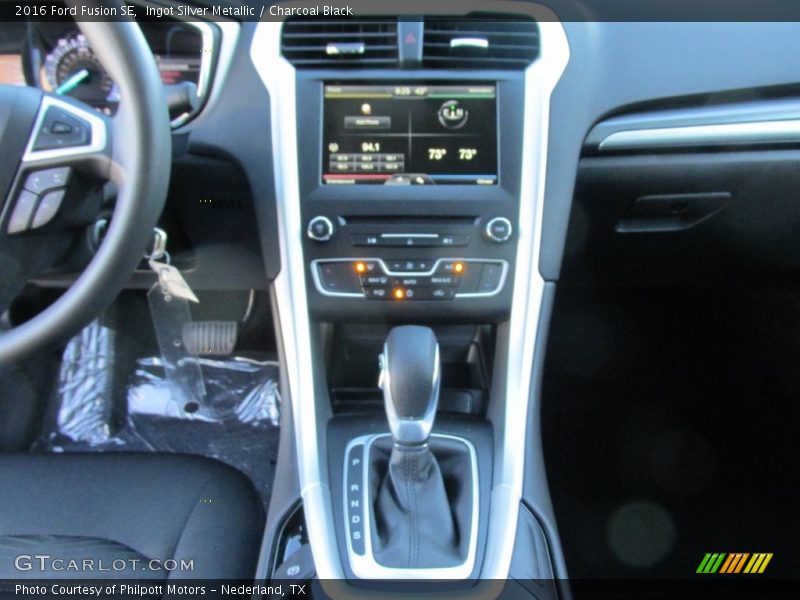 Ingot Silver Metallic / Charcoal Black 2016 Ford Fusion SE