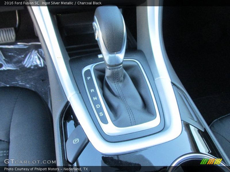 Ingot Silver Metallic / Charcoal Black 2016 Ford Fusion SE