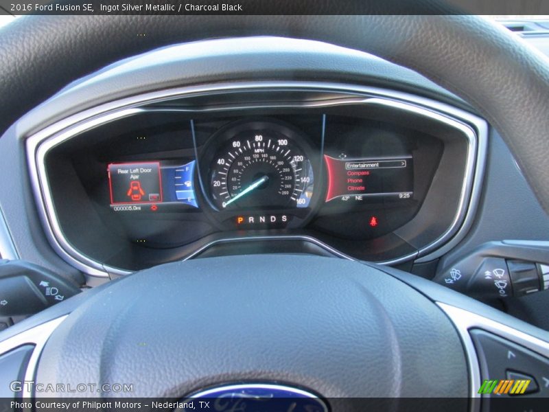 Ingot Silver Metallic / Charcoal Black 2016 Ford Fusion SE