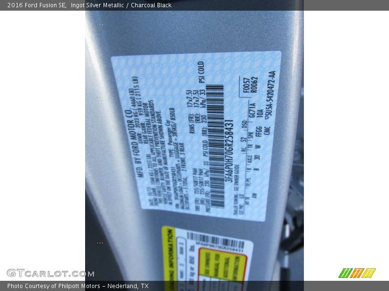 Ingot Silver Metallic / Charcoal Black 2016 Ford Fusion SE