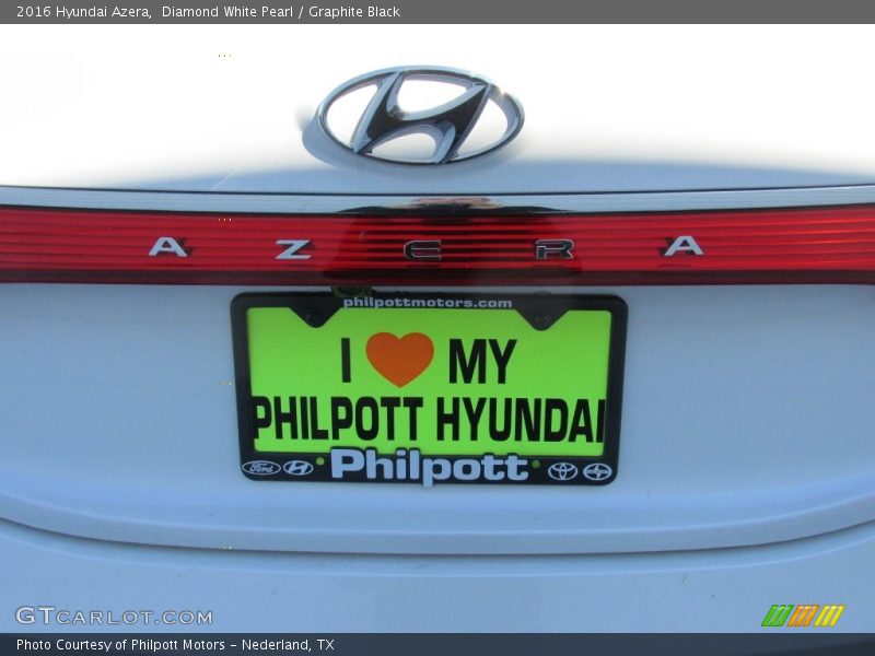 Diamond White Pearl / Graphite Black 2016 Hyundai Azera
