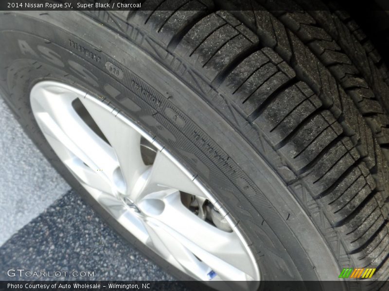 Super Black / Charcoal 2014 Nissan Rogue SV