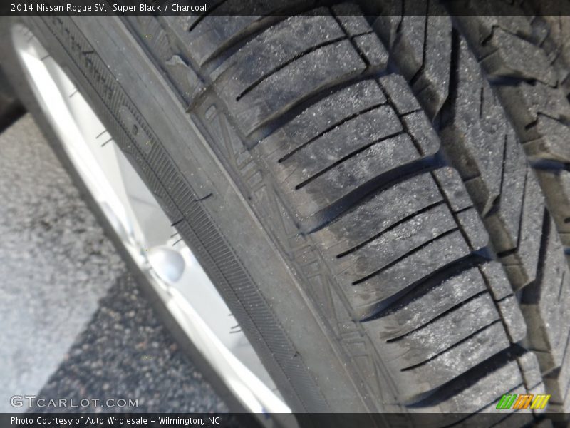 Super Black / Charcoal 2014 Nissan Rogue SV