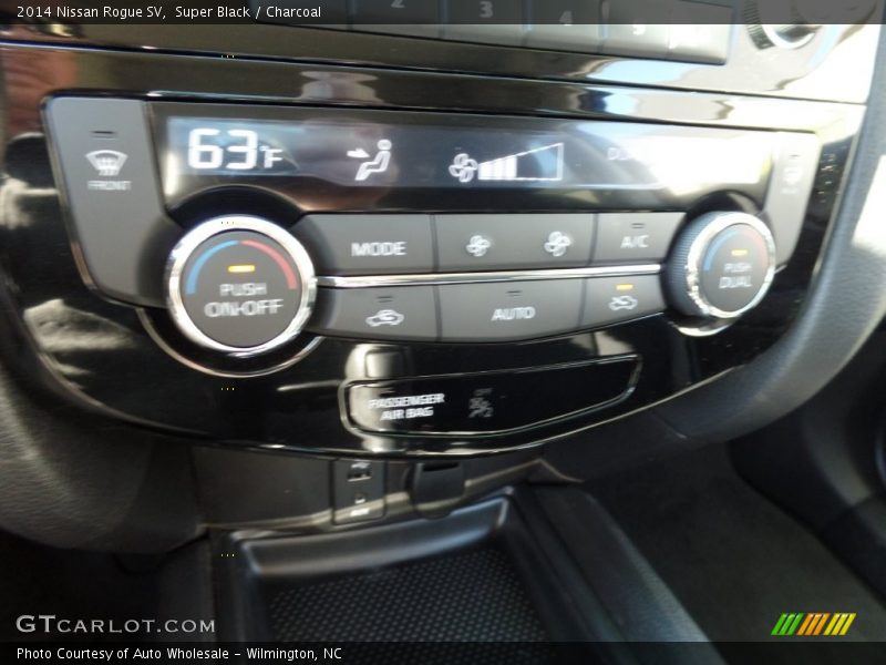 Super Black / Charcoal 2014 Nissan Rogue SV