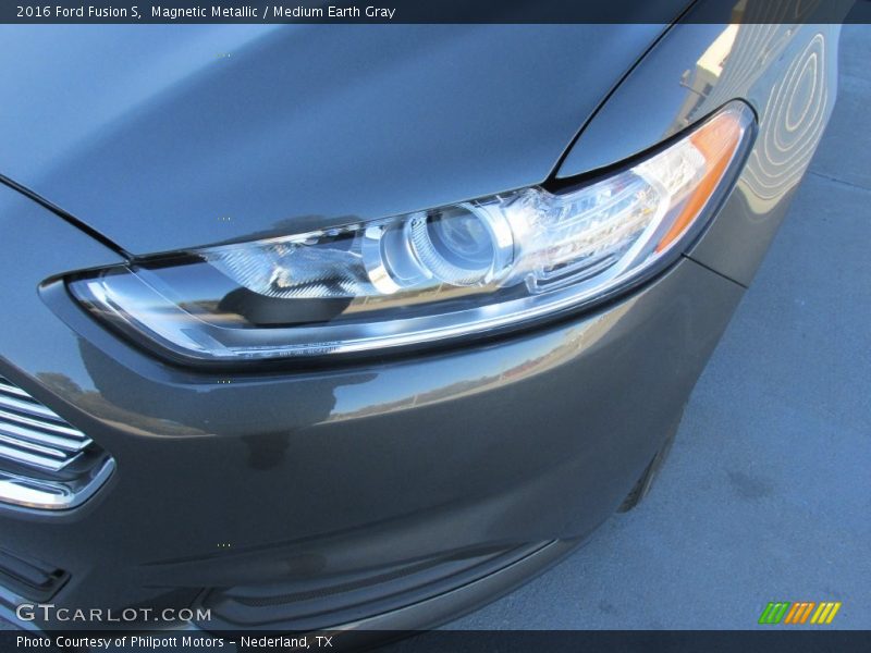 Magnetic Metallic / Medium Earth Gray 2016 Ford Fusion S