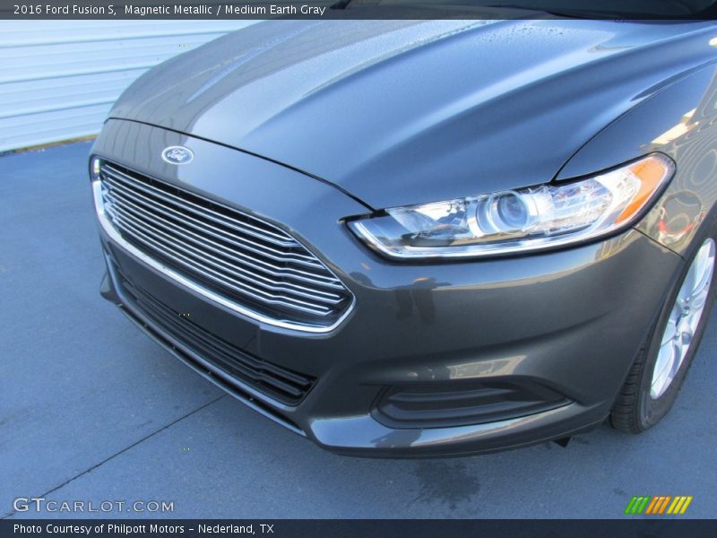 Magnetic Metallic / Medium Earth Gray 2016 Ford Fusion S