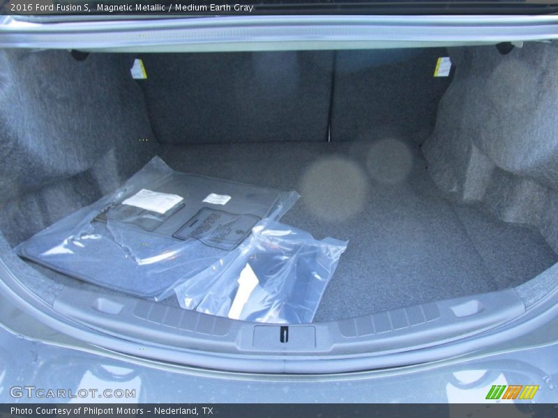 Magnetic Metallic / Medium Earth Gray 2016 Ford Fusion S