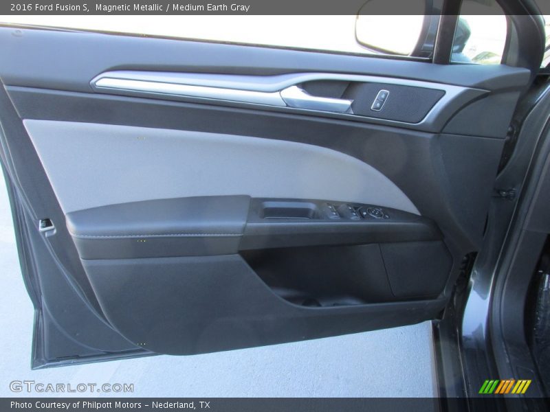 Magnetic Metallic / Medium Earth Gray 2016 Ford Fusion S
