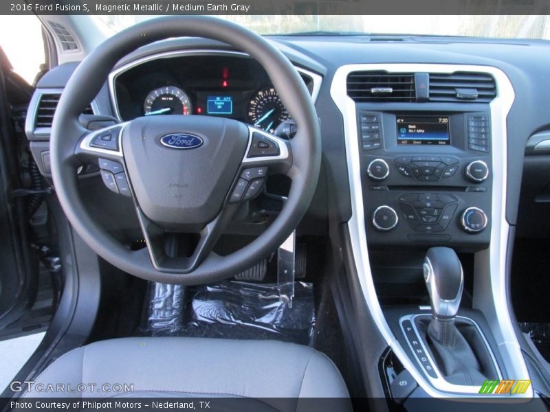 Magnetic Metallic / Medium Earth Gray 2016 Ford Fusion S
