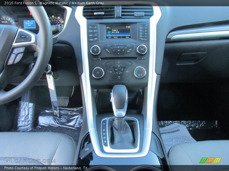Magnetic Metallic / Medium Earth Gray 2016 Ford Fusion S