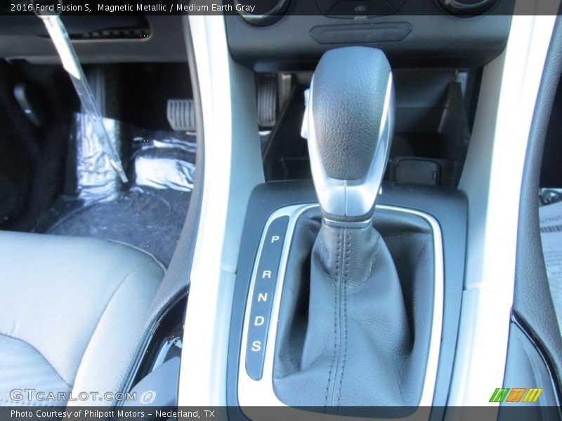 Magnetic Metallic / Medium Earth Gray 2016 Ford Fusion S