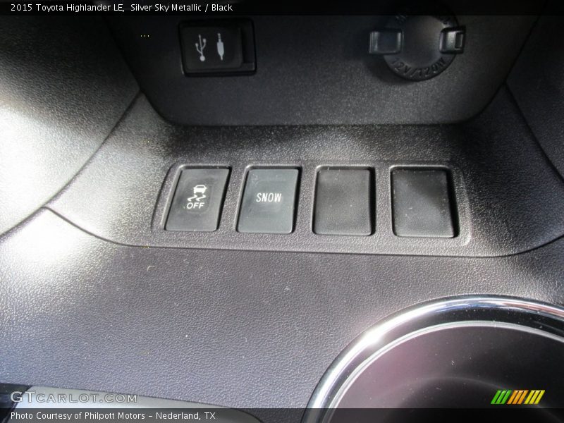 Silver Sky Metallic / Black 2015 Toyota Highlander LE