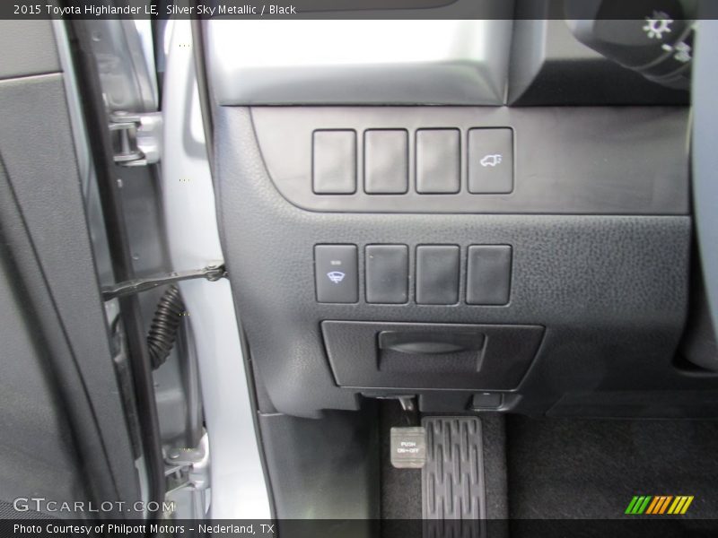 Silver Sky Metallic / Black 2015 Toyota Highlander LE