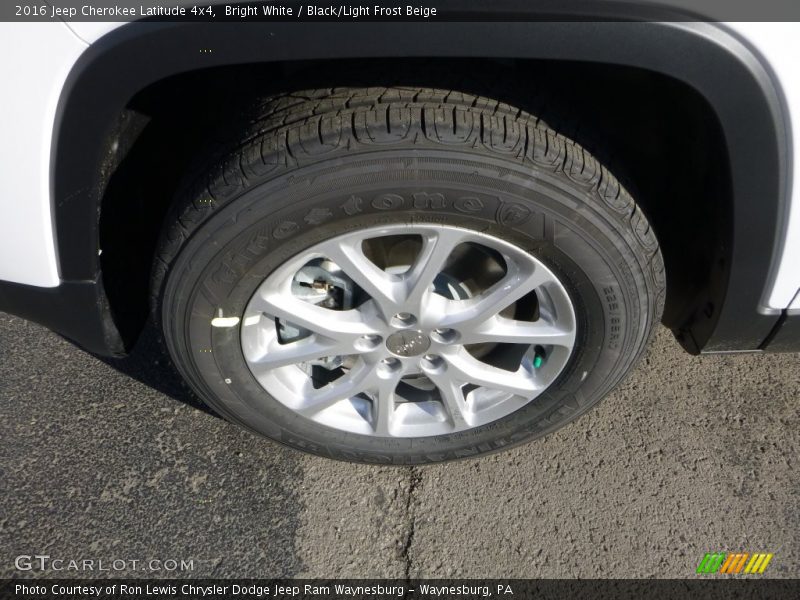 Bright White / Black/Light Frost Beige 2016 Jeep Cherokee Latitude 4x4
