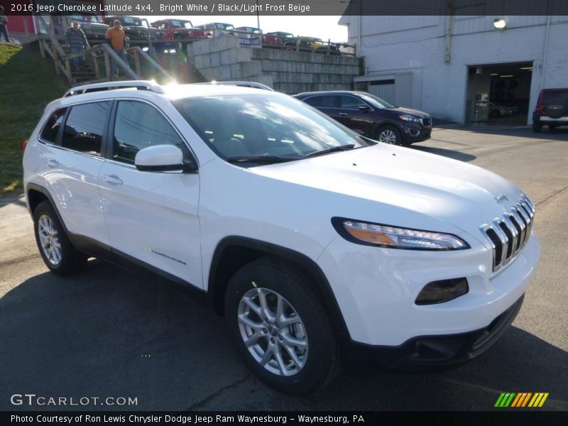 Bright White / Black/Light Frost Beige 2016 Jeep Cherokee Latitude 4x4