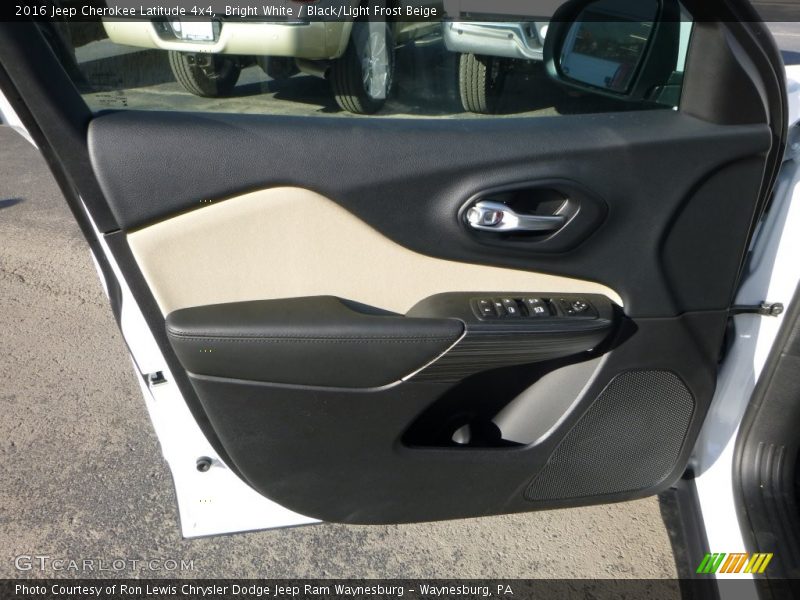 Bright White / Black/Light Frost Beige 2016 Jeep Cherokee Latitude 4x4