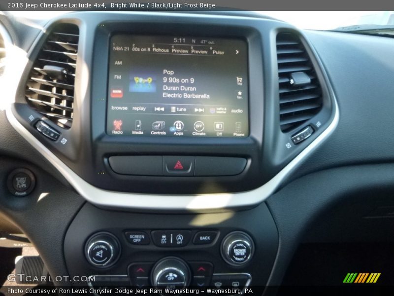 Bright White / Black/Light Frost Beige 2016 Jeep Cherokee Latitude 4x4