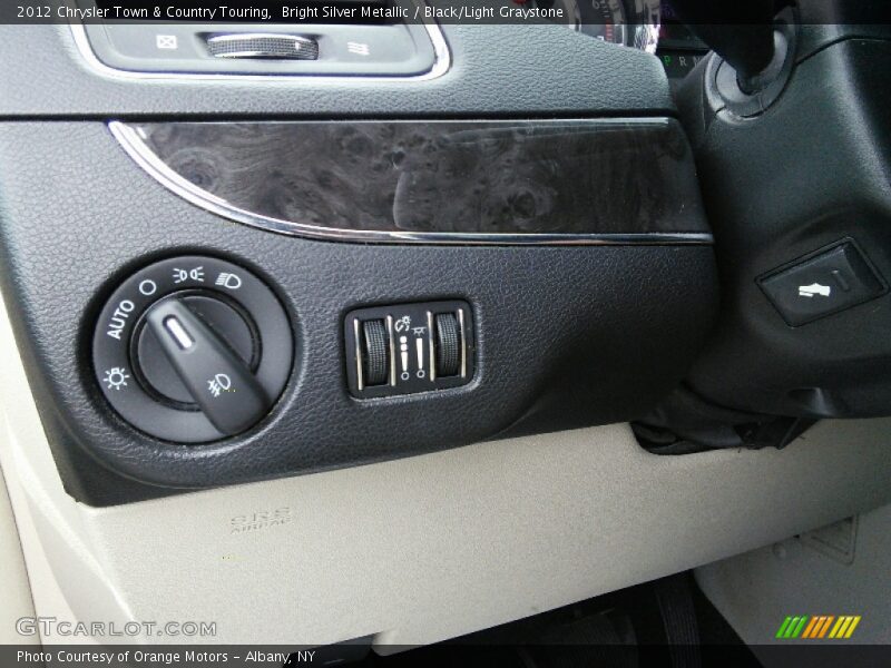 Bright Silver Metallic / Black/Light Graystone 2012 Chrysler Town & Country Touring