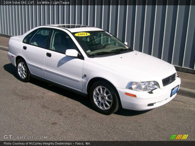 Ice White / Light Taupe 2004 Volvo S40 1.9T