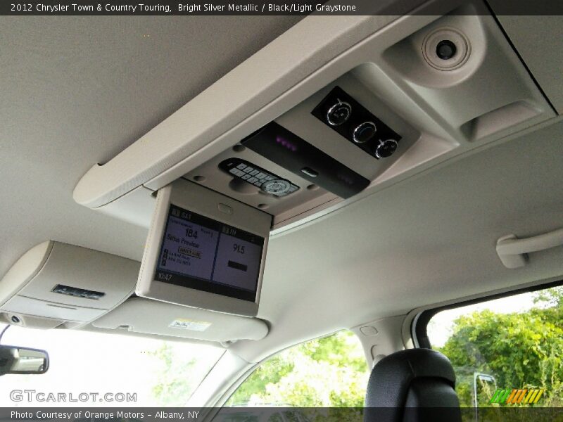 Bright Silver Metallic / Black/Light Graystone 2012 Chrysler Town & Country Touring