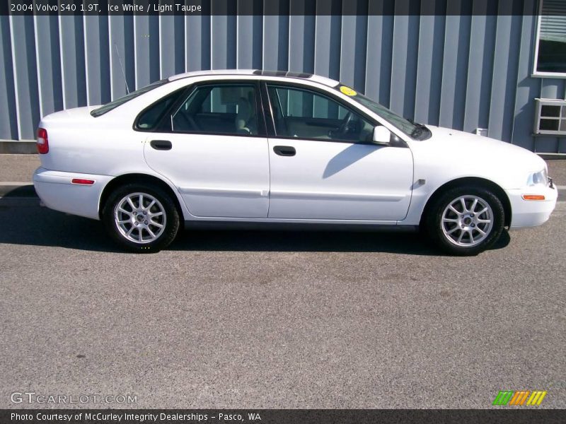 Ice White / Light Taupe 2004 Volvo S40 1.9T