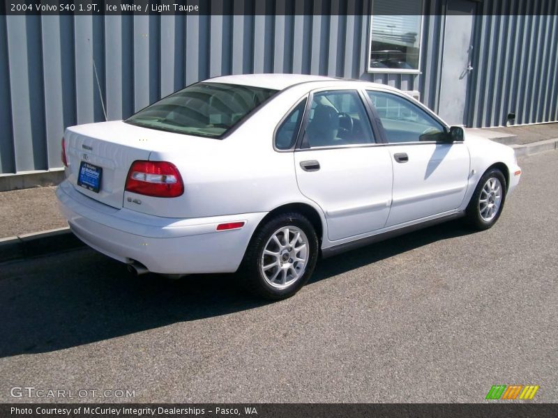 Ice White / Light Taupe 2004 Volvo S40 1.9T