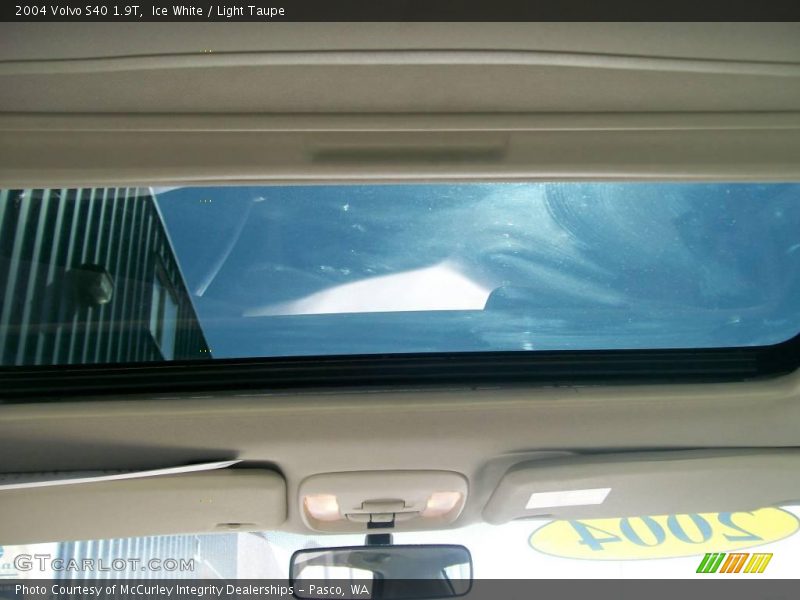 Ice White / Light Taupe 2004 Volvo S40 1.9T