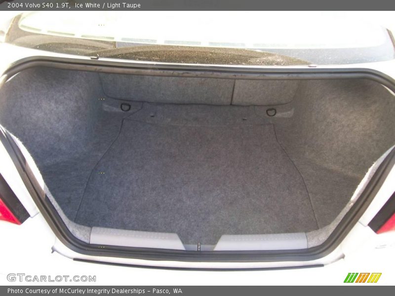 Ice White / Light Taupe 2004 Volvo S40 1.9T