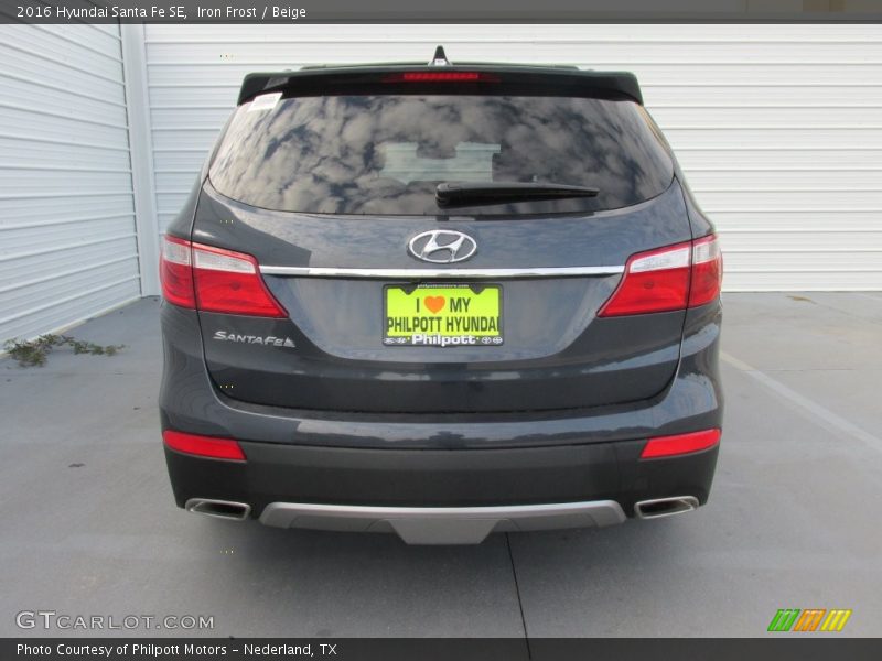 Iron Frost / Beige 2016 Hyundai Santa Fe SE