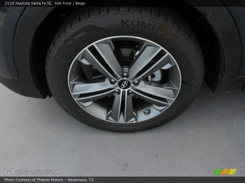 Iron Frost / Beige 2016 Hyundai Santa Fe SE