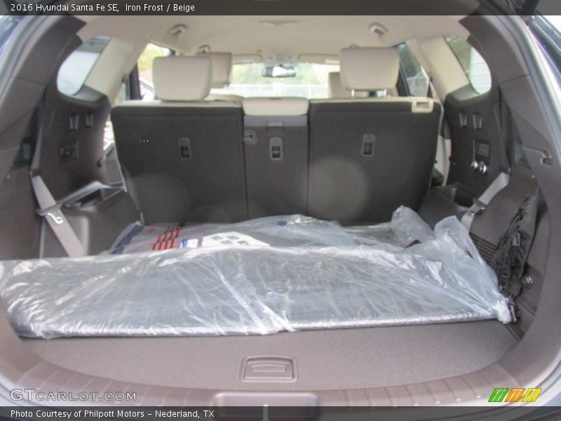 Iron Frost / Beige 2016 Hyundai Santa Fe SE