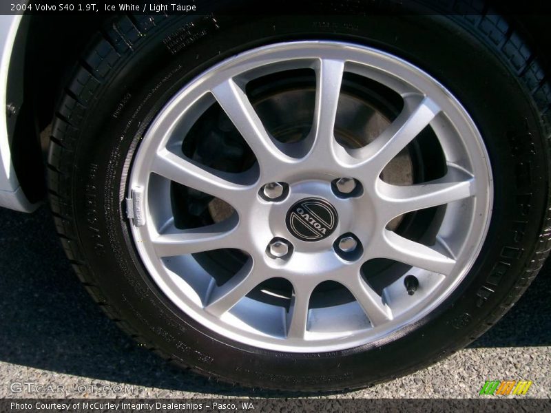 Ice White / Light Taupe 2004 Volvo S40 1.9T