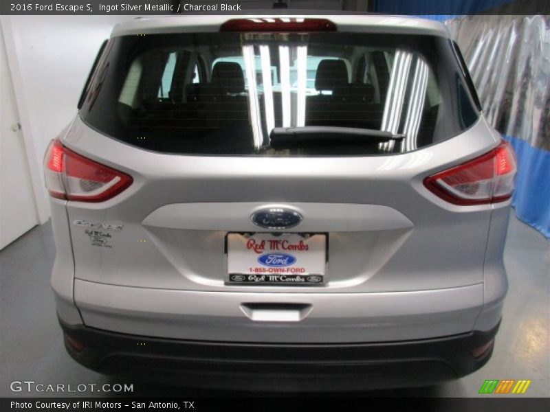Ingot Silver Metallic / Charcoal Black 2016 Ford Escape S