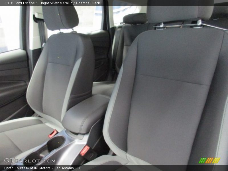 Ingot Silver Metallic / Charcoal Black 2016 Ford Escape S
