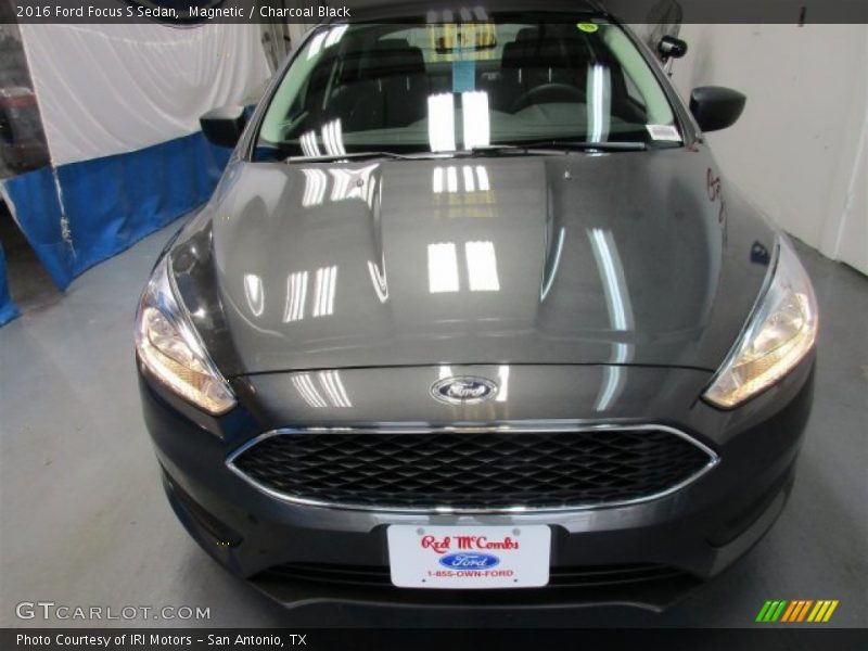 Magnetic / Charcoal Black 2016 Ford Focus S Sedan
