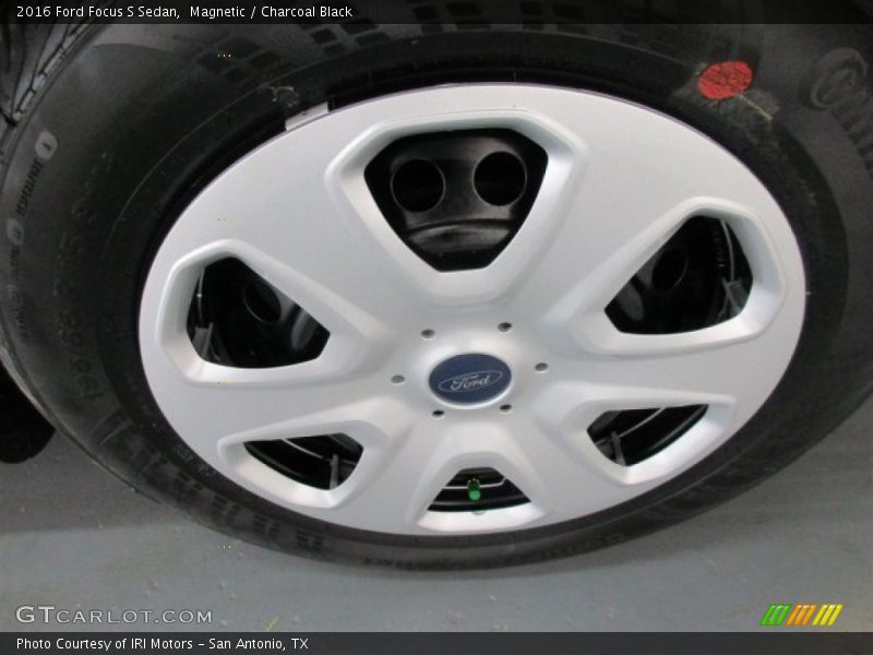 Magnetic / Charcoal Black 2016 Ford Focus S Sedan