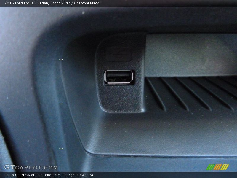 Ingot Silver / Charcoal Black 2016 Ford Focus S Sedan