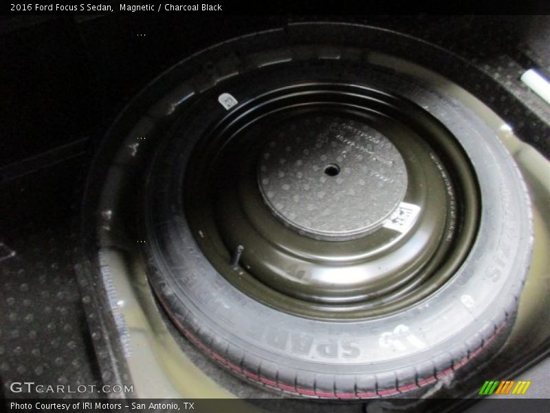 Magnetic / Charcoal Black 2016 Ford Focus S Sedan