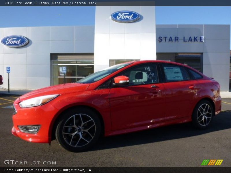 Race Red / Charcoal Black 2016 Ford Focus SE Sedan