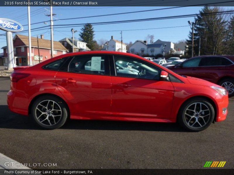 Race Red / Charcoal Black 2016 Ford Focus SE Sedan